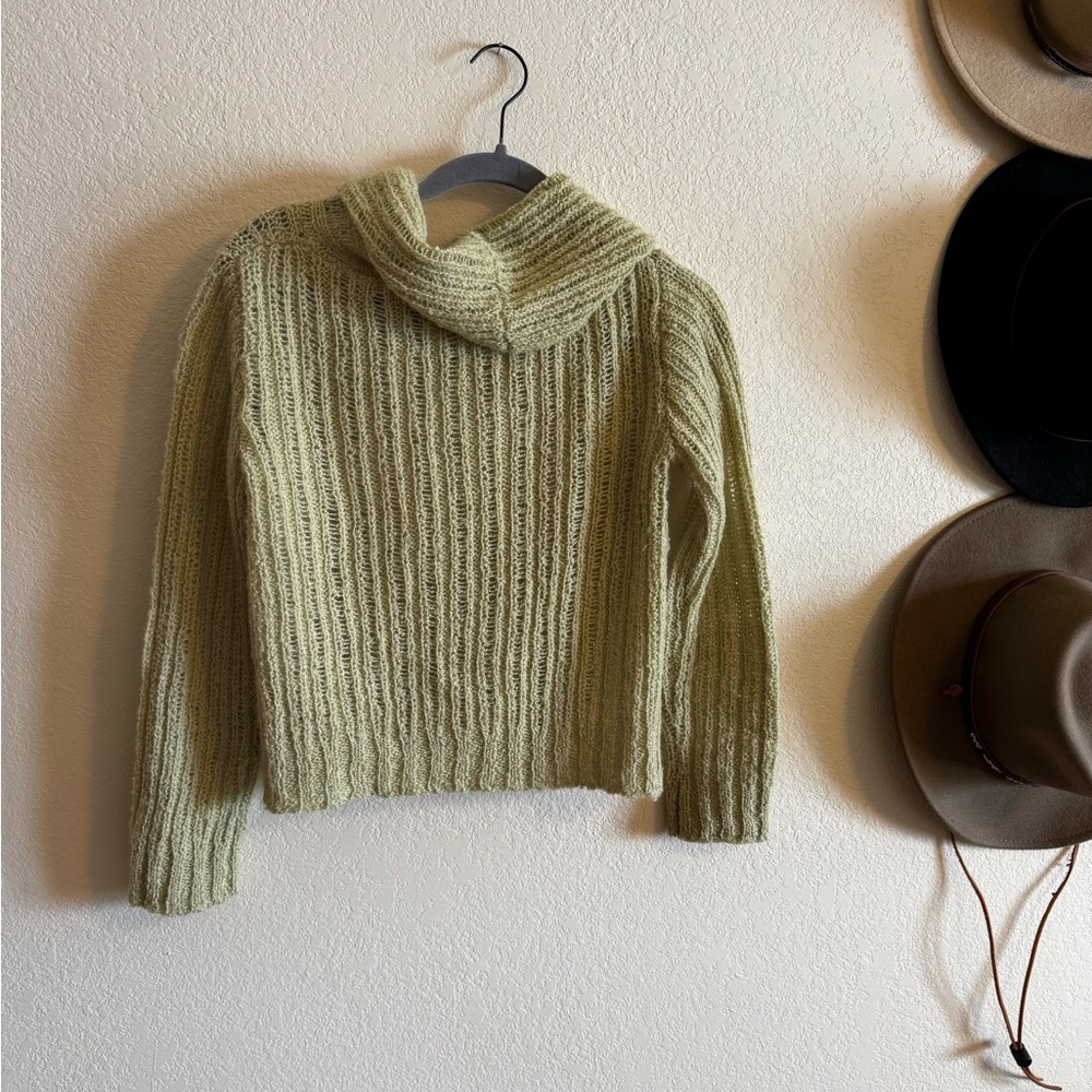 Super cute light green wool sweater - Picture 2 of 3
